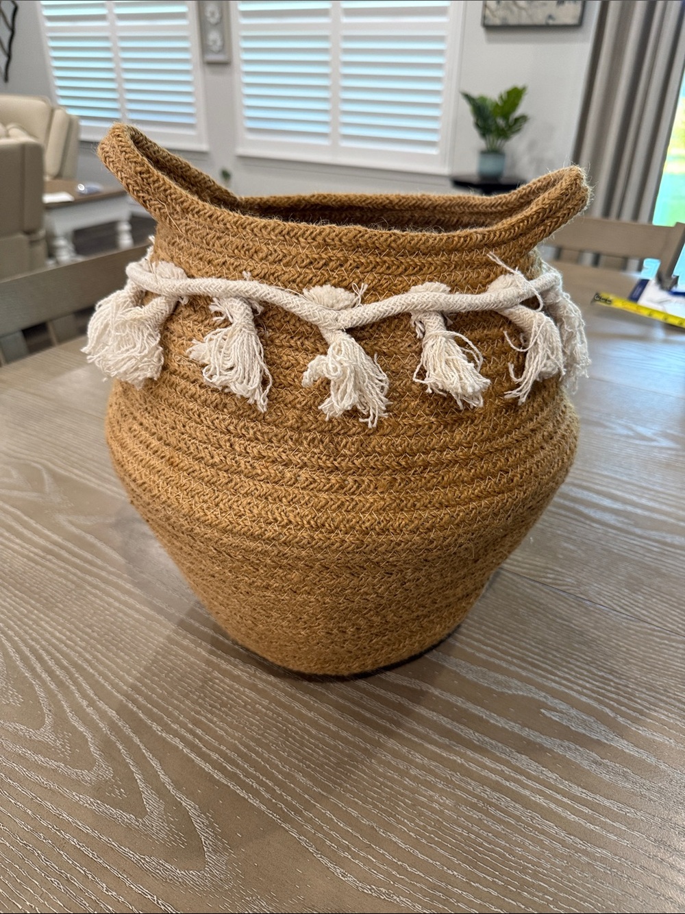 BOHO Vibe Jute Basket w/ handles & Cr Tassel Trim - Light Beige/Brown NWOT